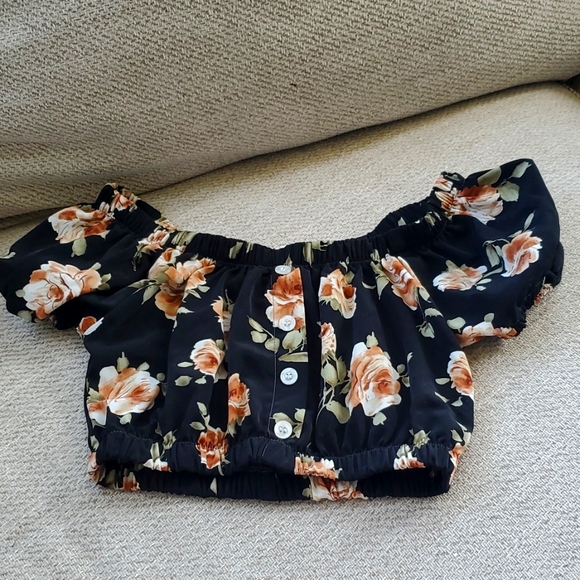 Urban Outfitters Tops - Urban renewal off shoulder cropped top floral size s